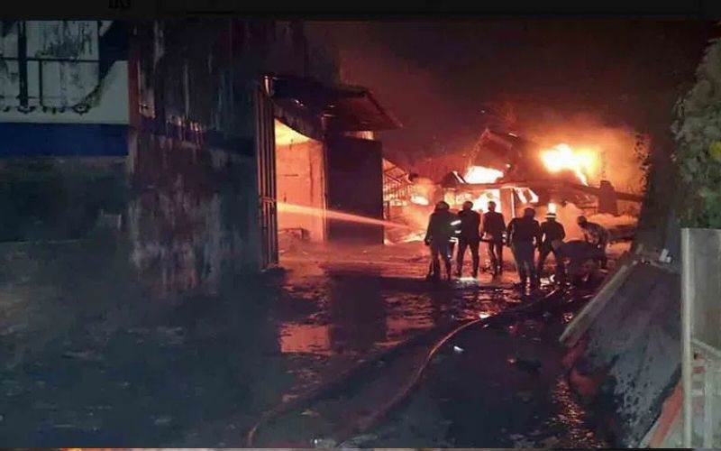   كولكتہ میں آتشزدگی 7 افراد كی موت